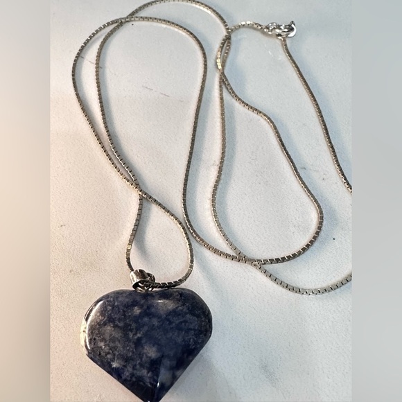 SODALITE GEMSTONE HEART PENDANT NECKLACE BLUE 23’ BOX CHAIN EUC 0684 R - Picture 10 of 11
